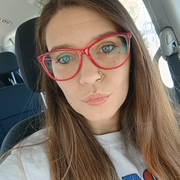 Meet your Posher, Amanda - Picture 4 of 8